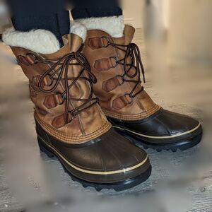 Sorel Bighorn Waterproof Leather Snow Boots Women’s 8 Men’s 6 Shearling & Wool